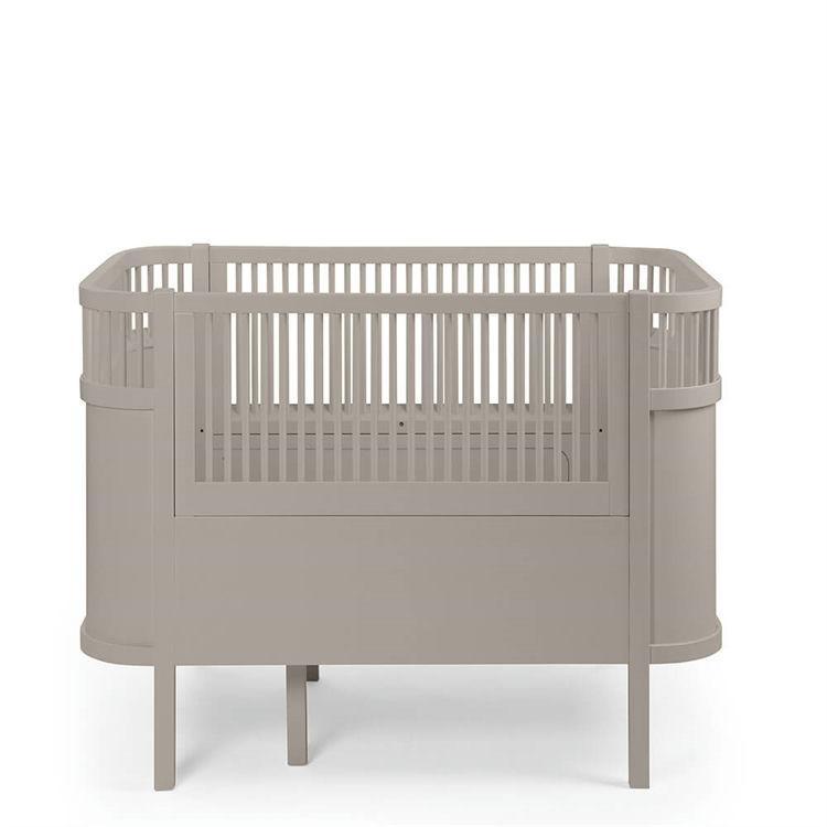 Sebra Baby- og Juniorseng i Jetty Beige - Klassisk Design